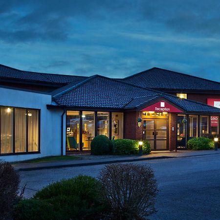 Leonardo Inn Aberdeen Airport Дайс Екстериор снимка