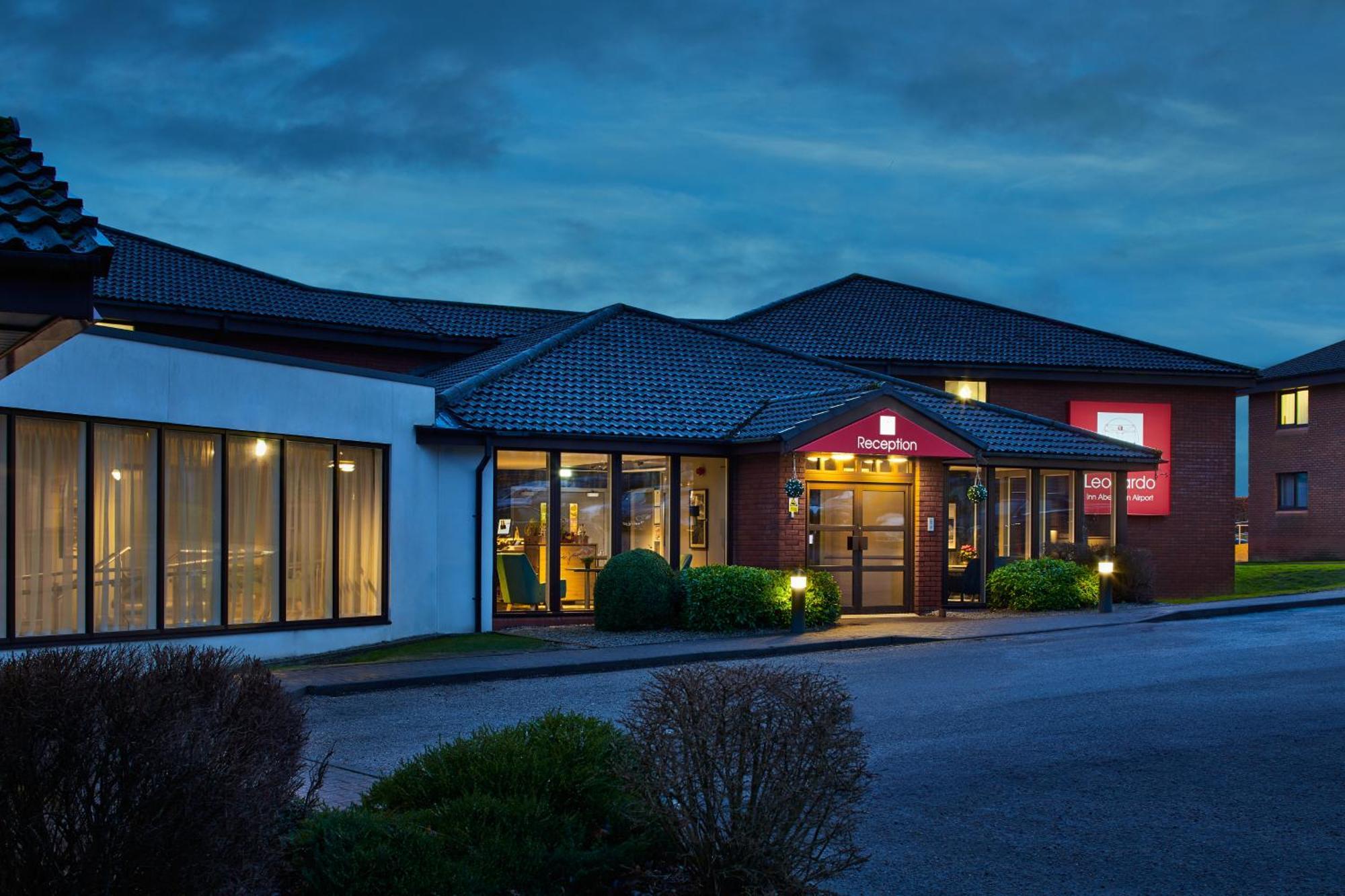 Leonardo Inn Aberdeen Airport Дайс Екстериор снимка