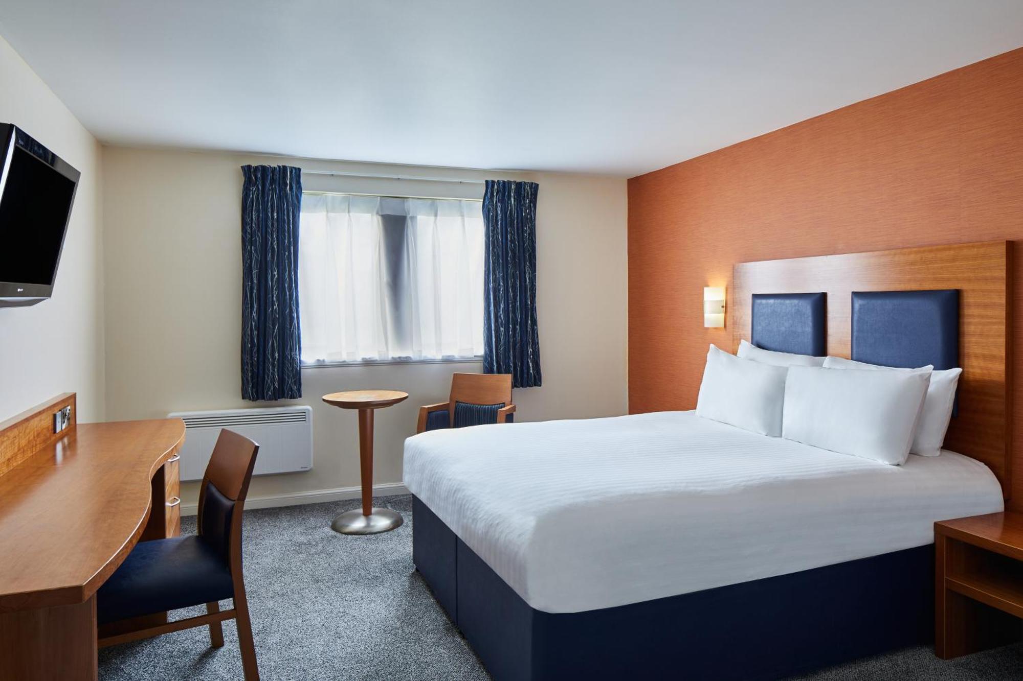 Leonardo Inn Aberdeen Airport Дайс Екстериор снимка