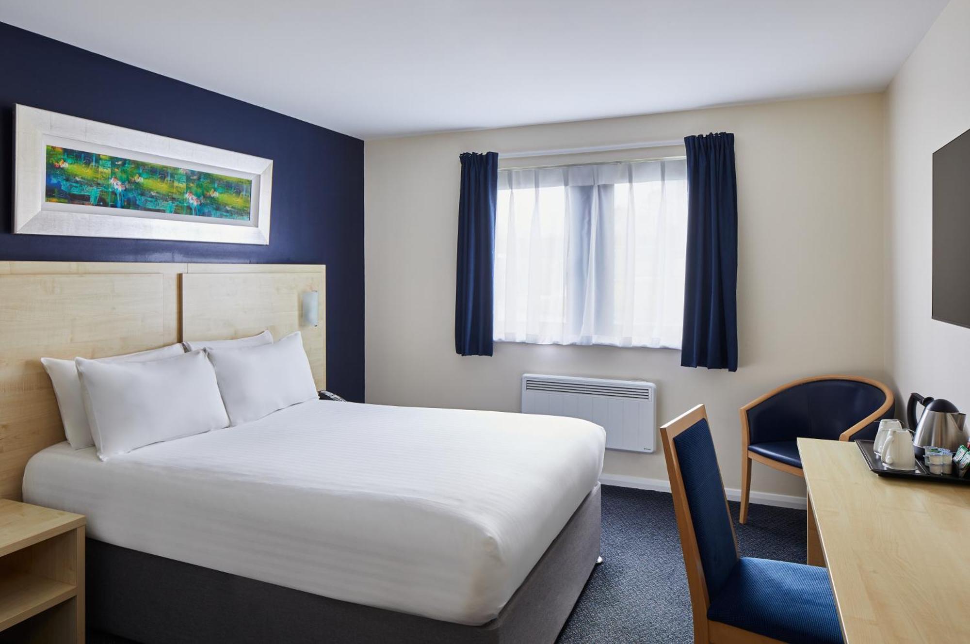 Leonardo Inn Aberdeen Airport Дайс Екстериор снимка