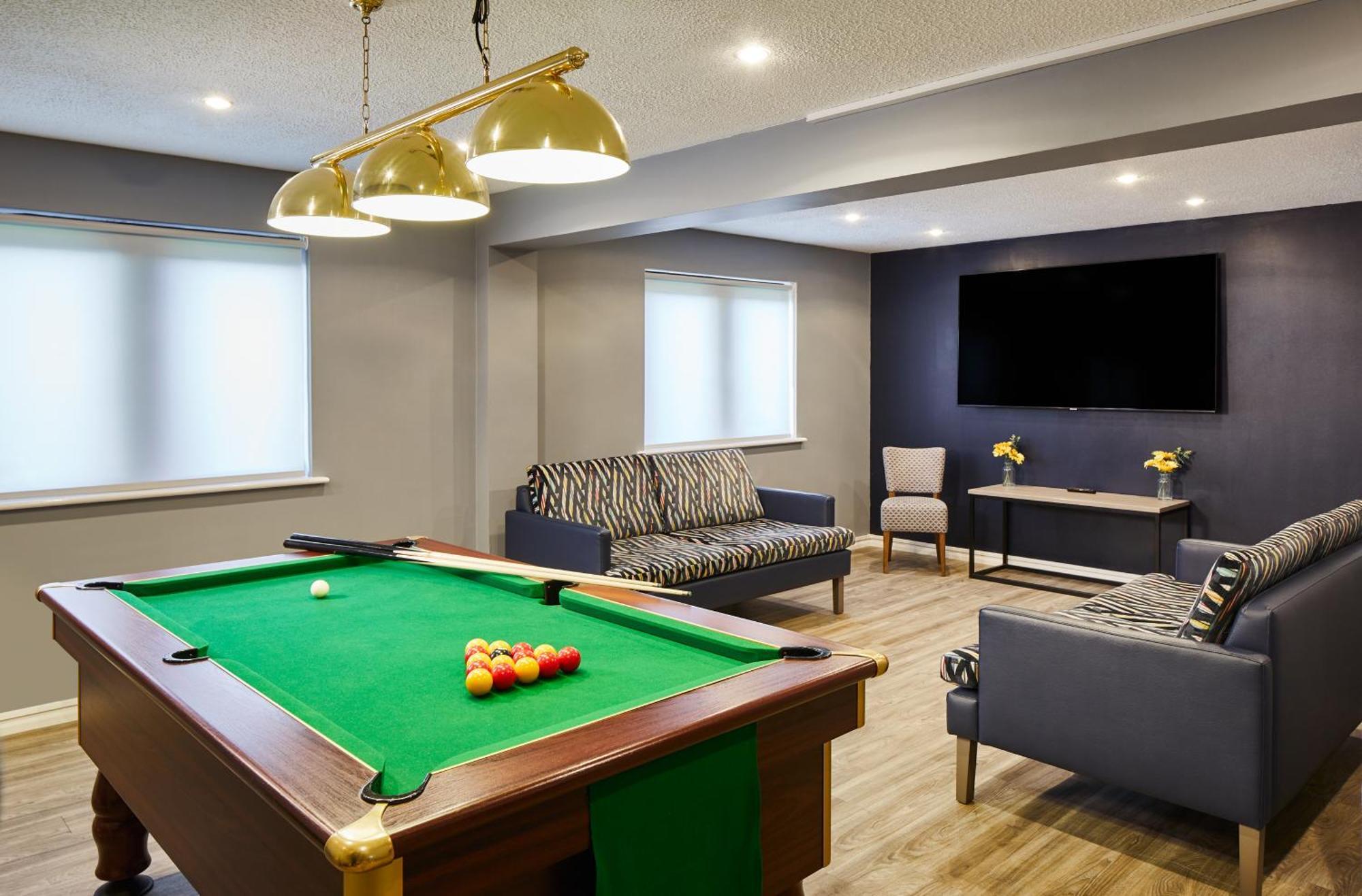 Leonardo Inn Aberdeen Airport Дайс Екстериор снимка